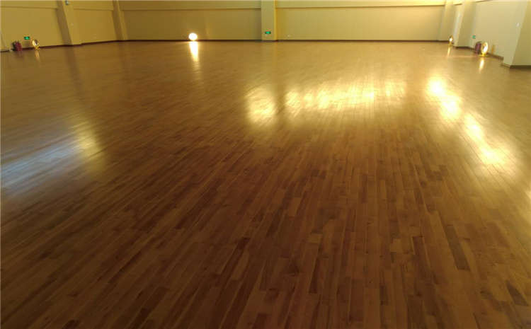 專業(yè)的舞蹈房木地板一般多少錢？