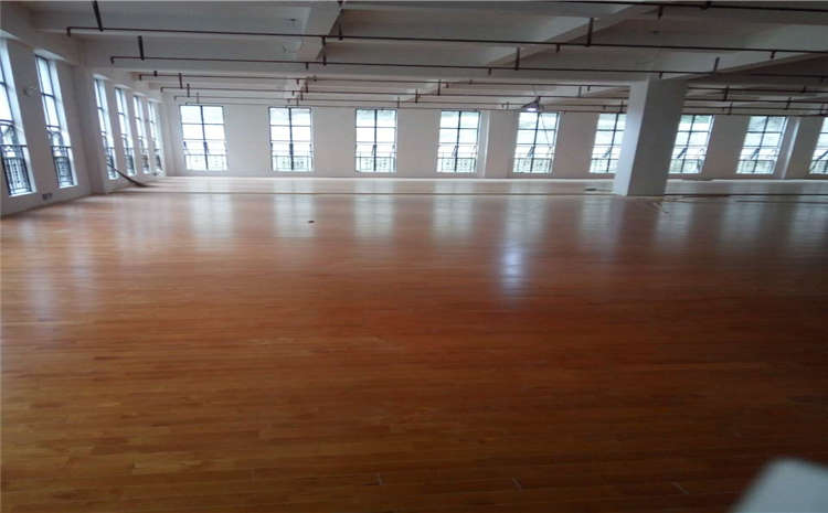 專業(yè)的體育館木地板一般多少錢？