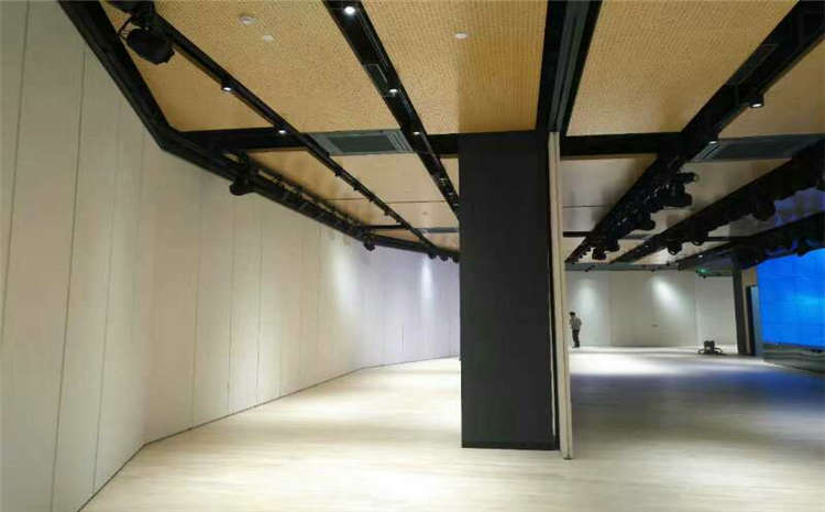 學校舞臺實木地板怎么翻新？