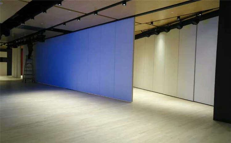 拼接板籃球場地木地板價格是多少錢？