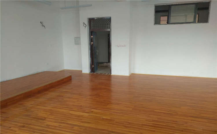 橡膠木排球館木地板**是多少錢？