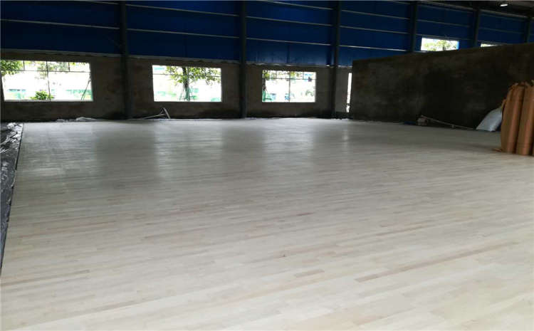 拼接板羽毛球館木地板哪個牌子好？