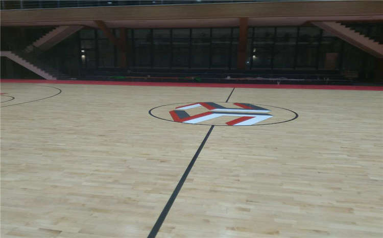 學校風雨操場地板怎么保養？
