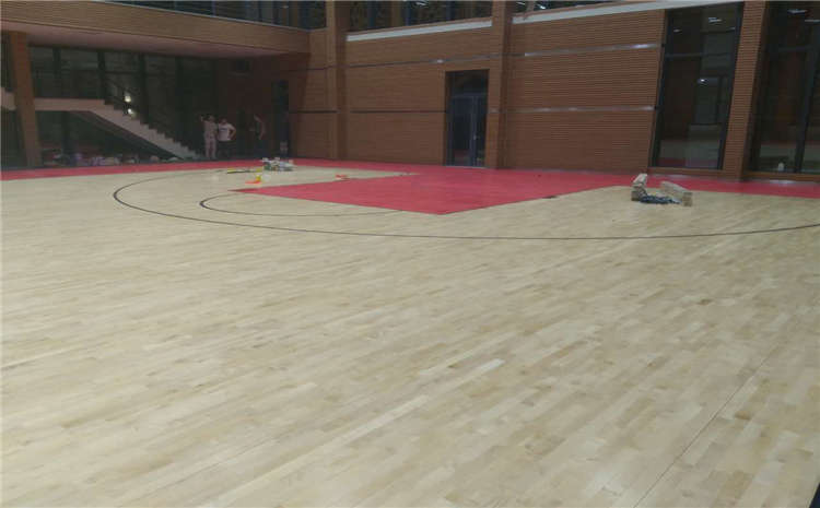 常用的籃球地板保養