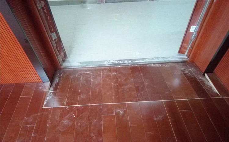 俄勒岡松風雨操場運動地板怎么翻新?