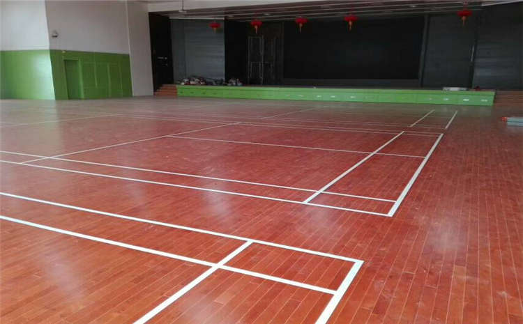 五角楓運動體育地板多少錢一平米?