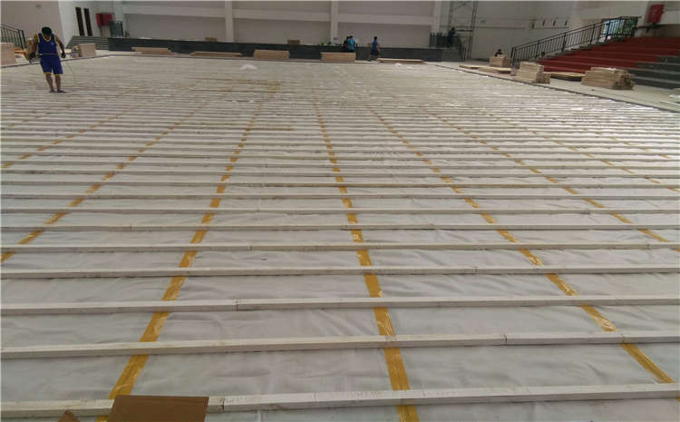 24厚運動體育地板怎么翻新？