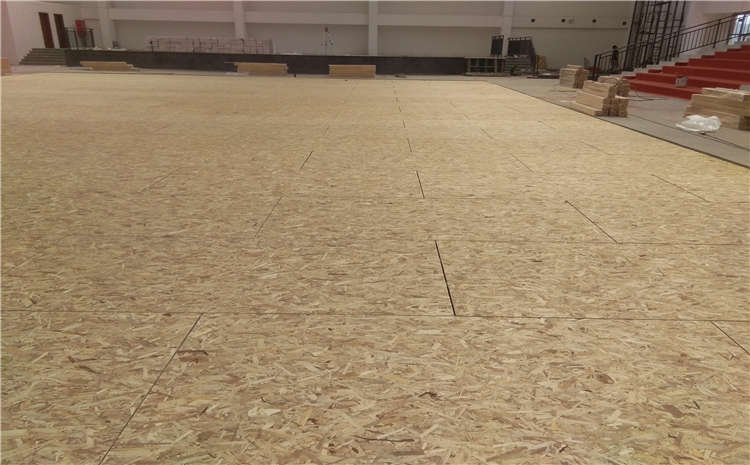 指接板風雨操場地板怎么翻新？