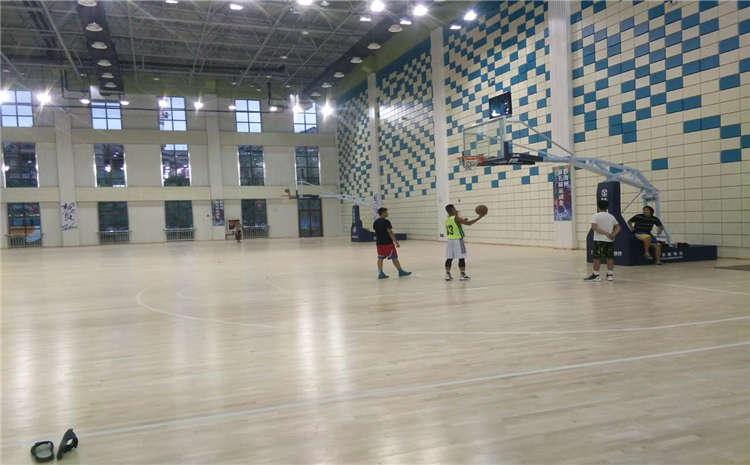 楓木實木運動地板多少錢一平米？