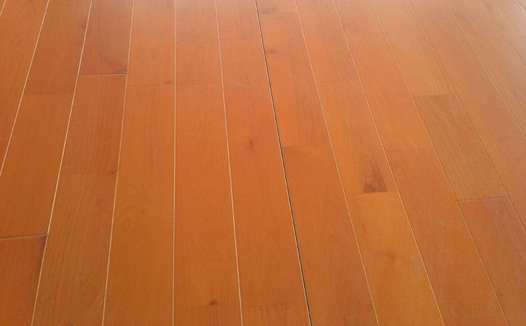 指接板乒乓球館木地板多少錢一平米？