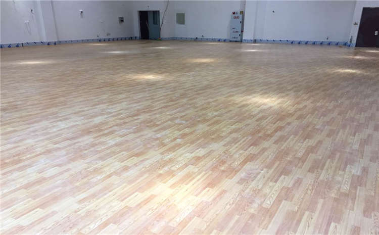 楓樺木木地板籃球場價格是多少錢?