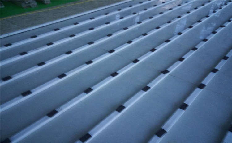 五角楓木地板籃球場**是多少錢？