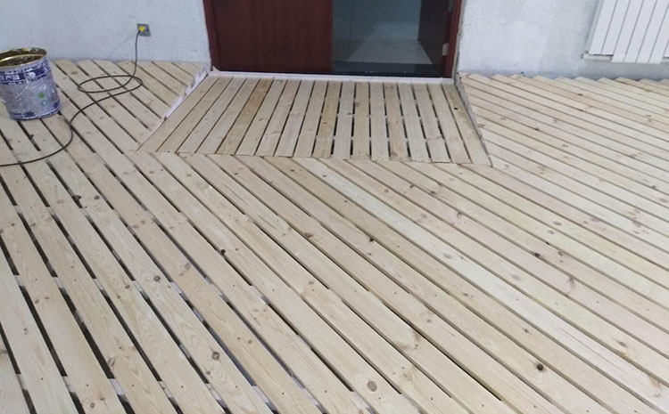 學校羽毛球館木地板價格是多錢？