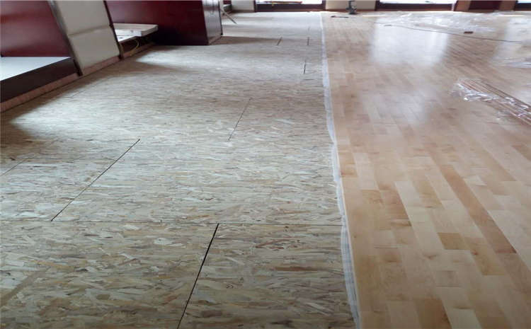 楓樺木籃球場地木地板多少錢一平米?