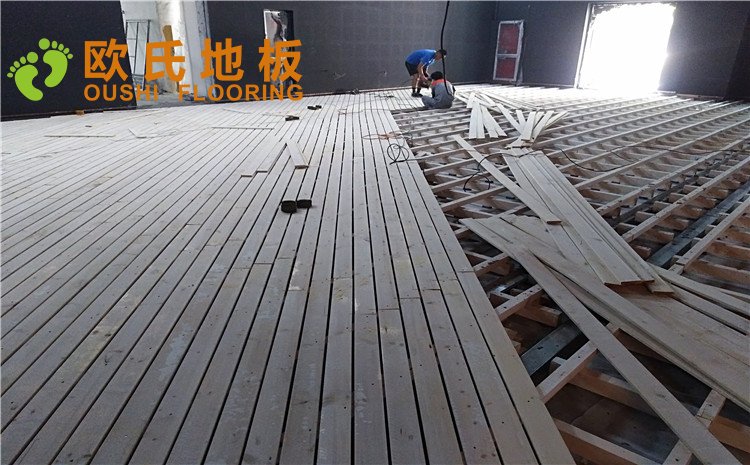 河北廊坊益田同文學(xué)校舞臺木地板項(xiàng)目-歐氏實(shí)木運(yùn)動地板